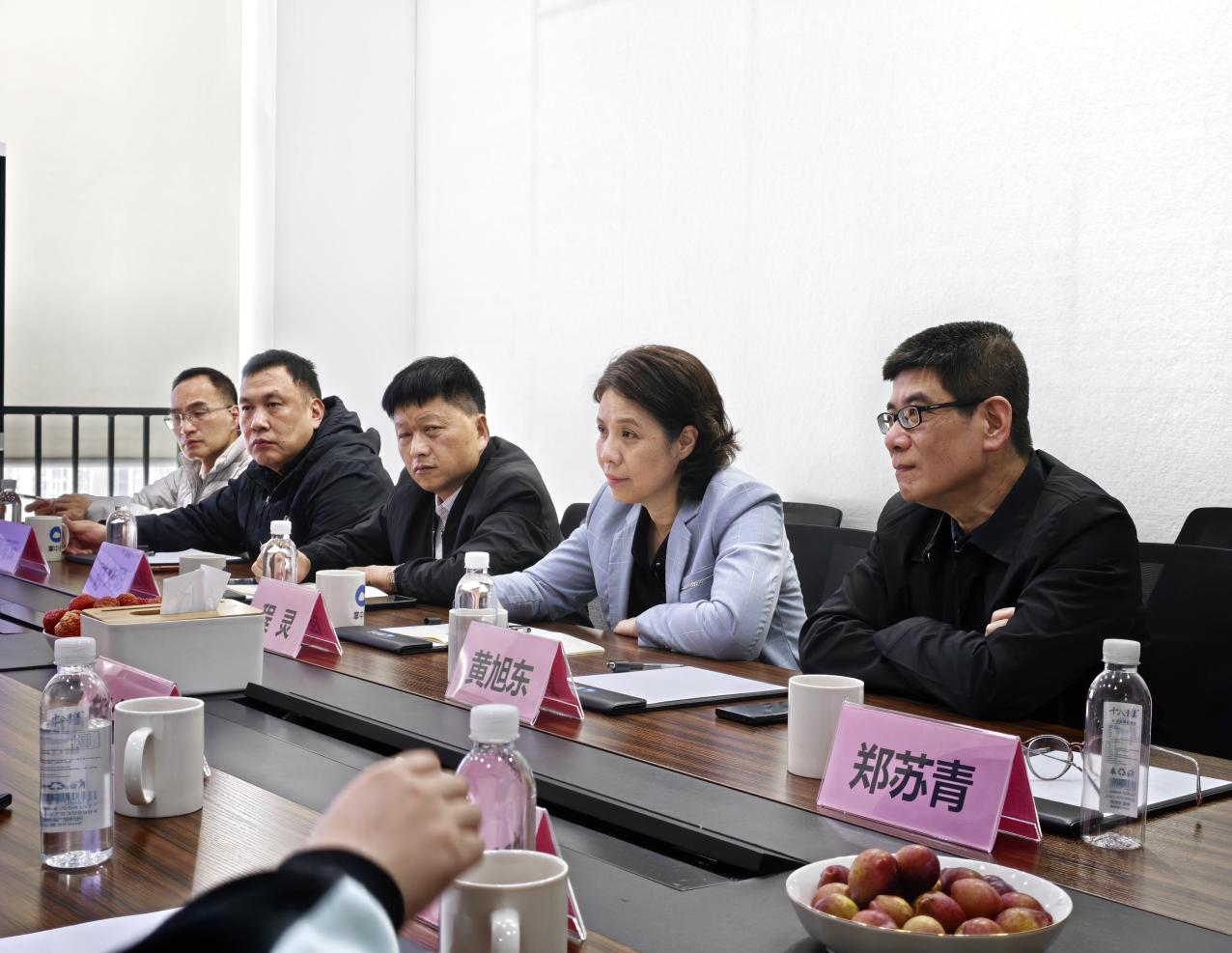 校长程灵访企拓岗活动2.png